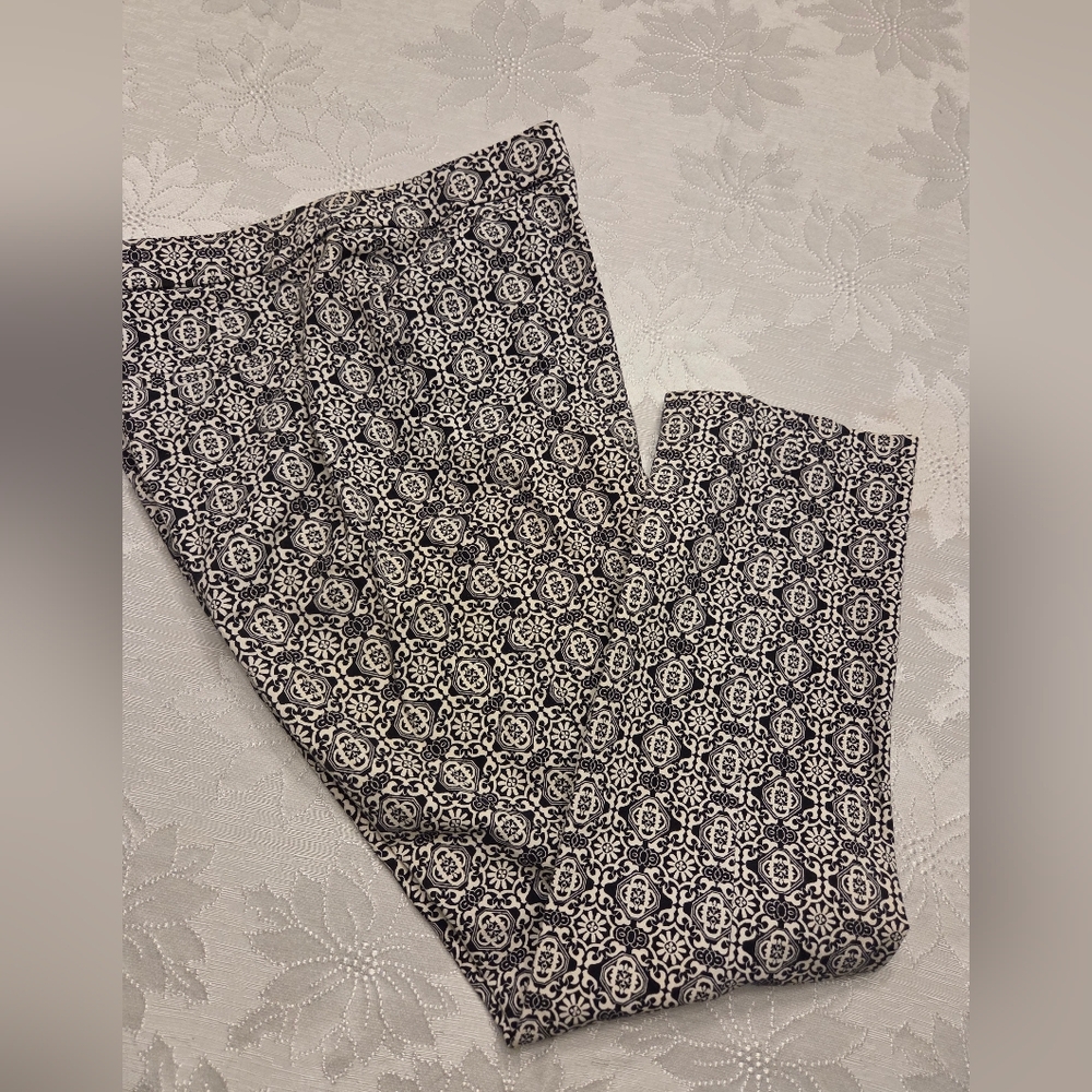 Chico's Size 1 Pattered Slacks